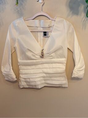 Vintage TADASHI SHOJ White Taffeta V-Neck Pleated Waist 3/4 Sleeve Top w/ Brooch